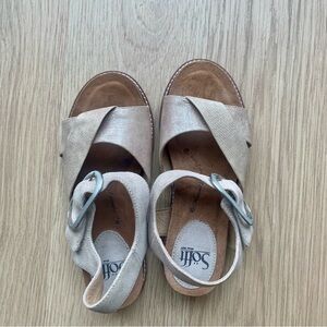 Italian leather wedge sandal Sofft